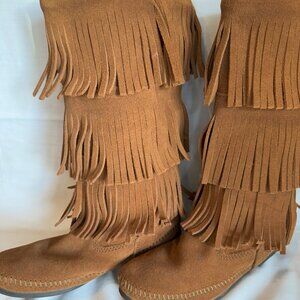 Size 7 Minnetonka moccasins